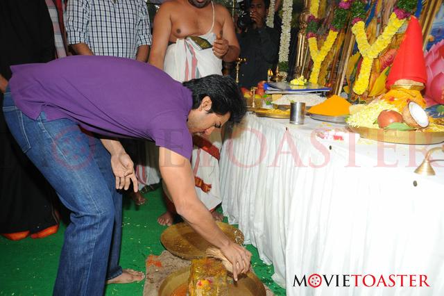 Ram Charan Yevadu Muhurat - 88