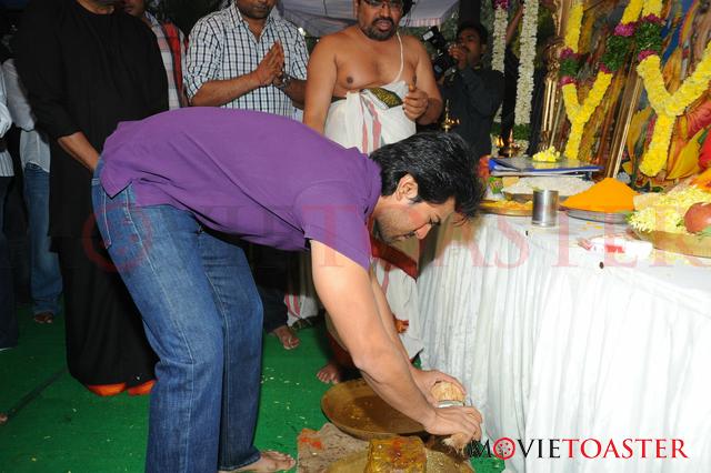 Ram Charan Yevadu Muhurat - 89